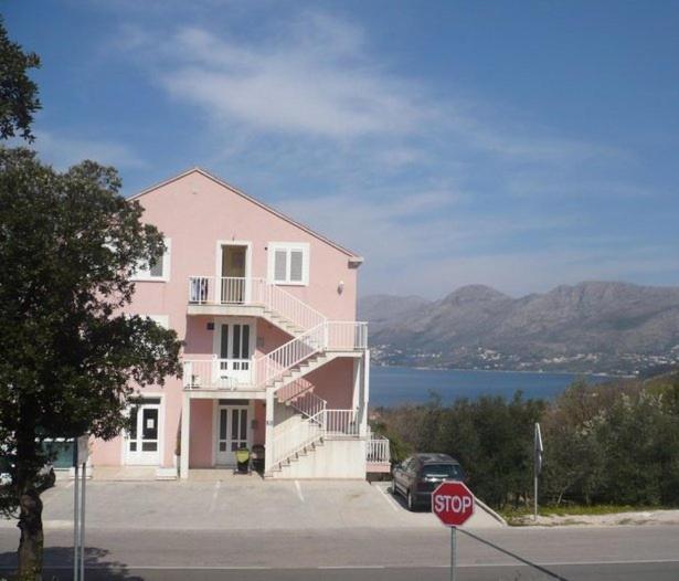 Nick Apartman *
