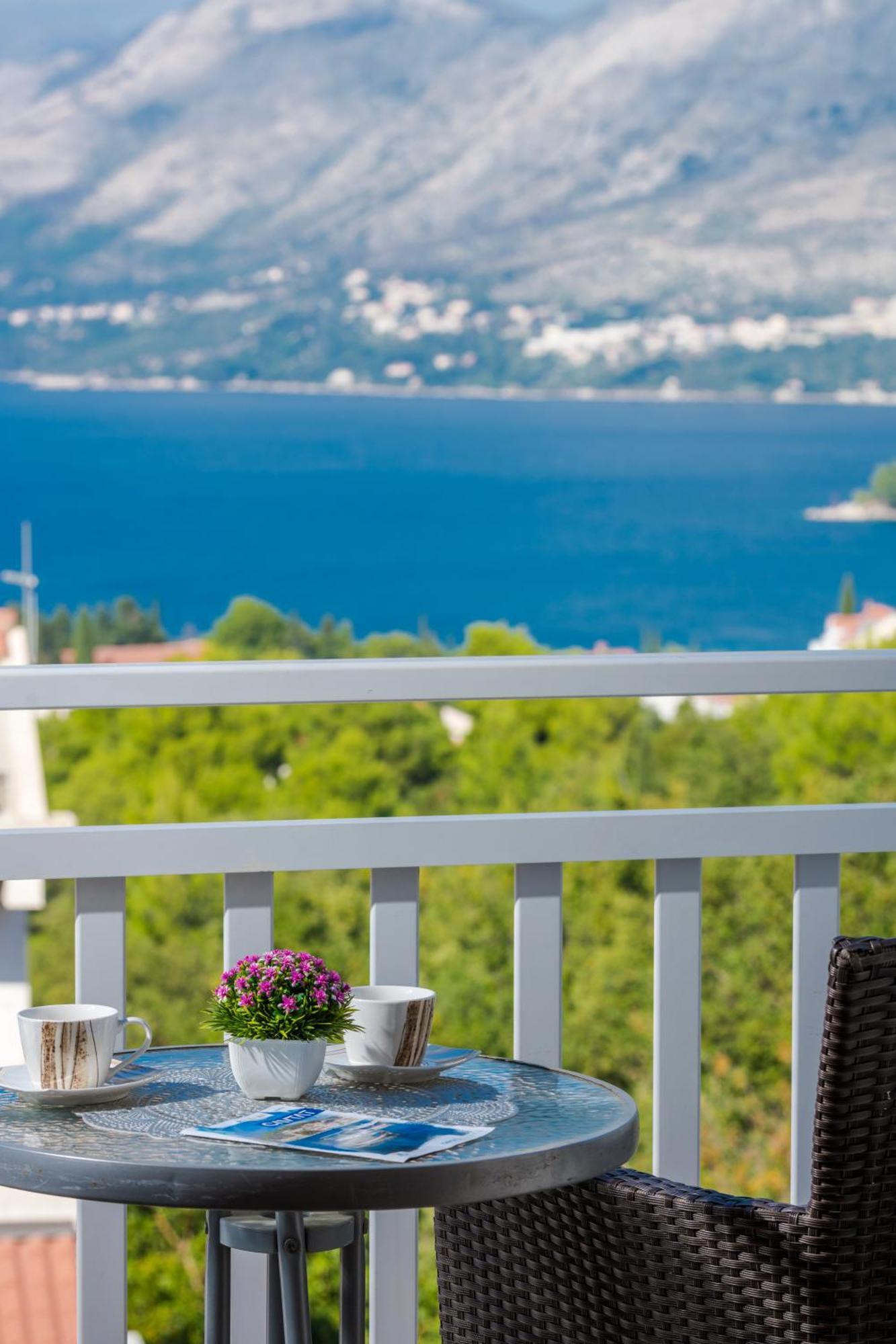 Nick Apartman *